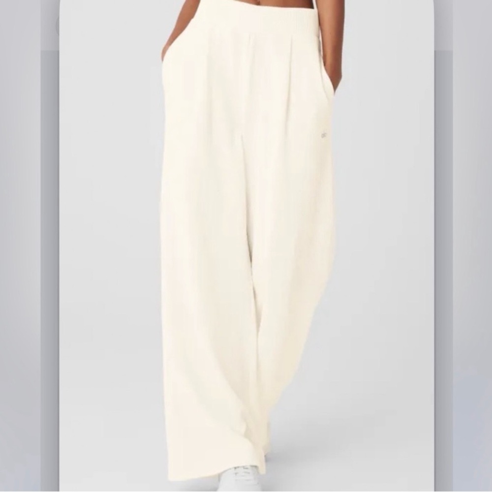 NWT ALO High-Waist Cozy day Wide leg Pant, Size M, Ivory.